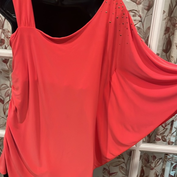 VINCE CAMUTO - Asymmetrical ST. TROPEZ Studded Top - Sz M - NWT - Picture 5 of 6